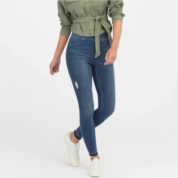 SPANX Distressed Ankle Skinny Pull On High Rise Jeans Raw Hem Size M - Picture 1 of 10